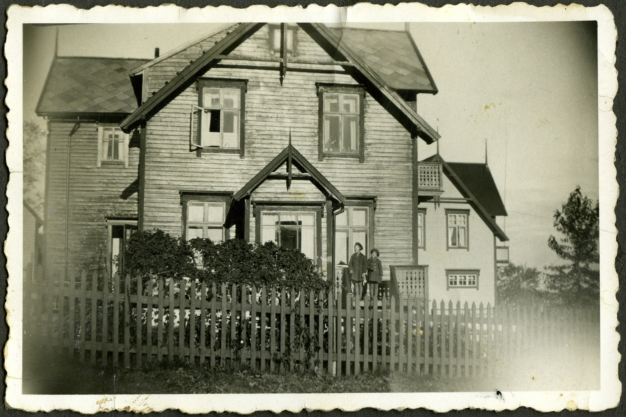 Signe’s house and children